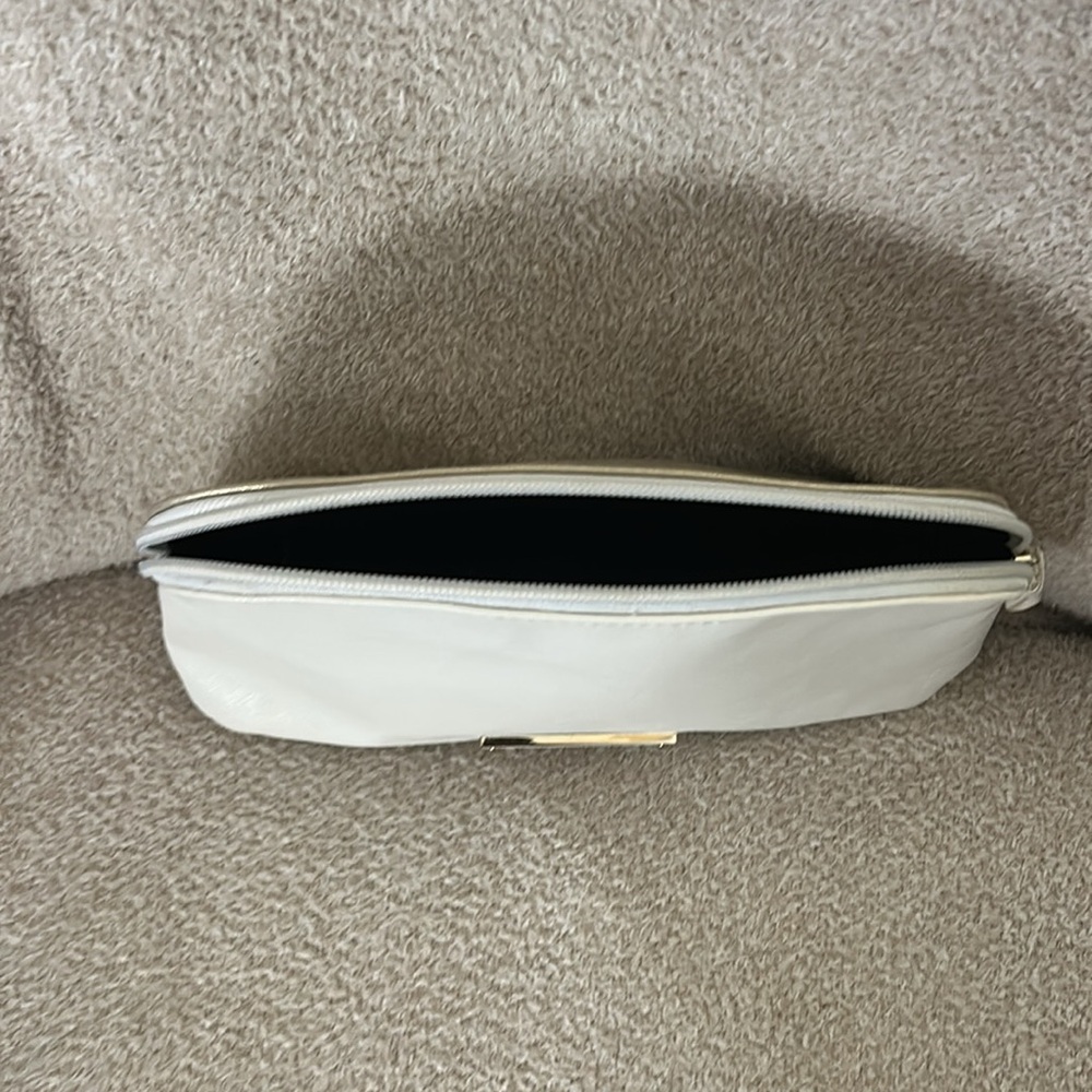 Victoria’s Secret Clutch/Cosmetic Bag
10”x6”x3”
Bone and Gold - Picture 3 of 5